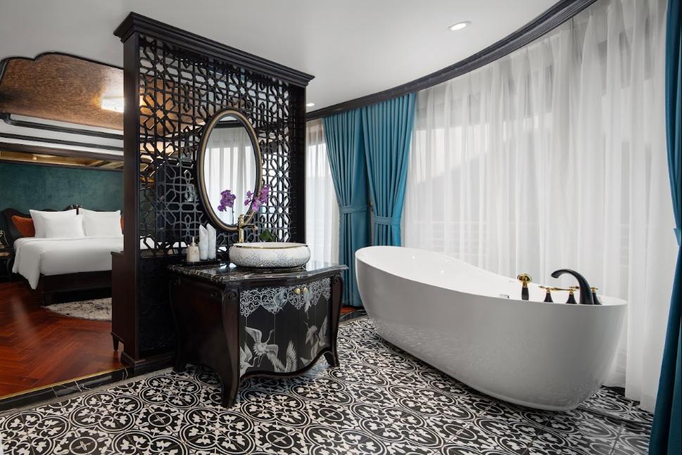 Hạng Royal Suite du thuyền Catherine Cruise Hạ Long