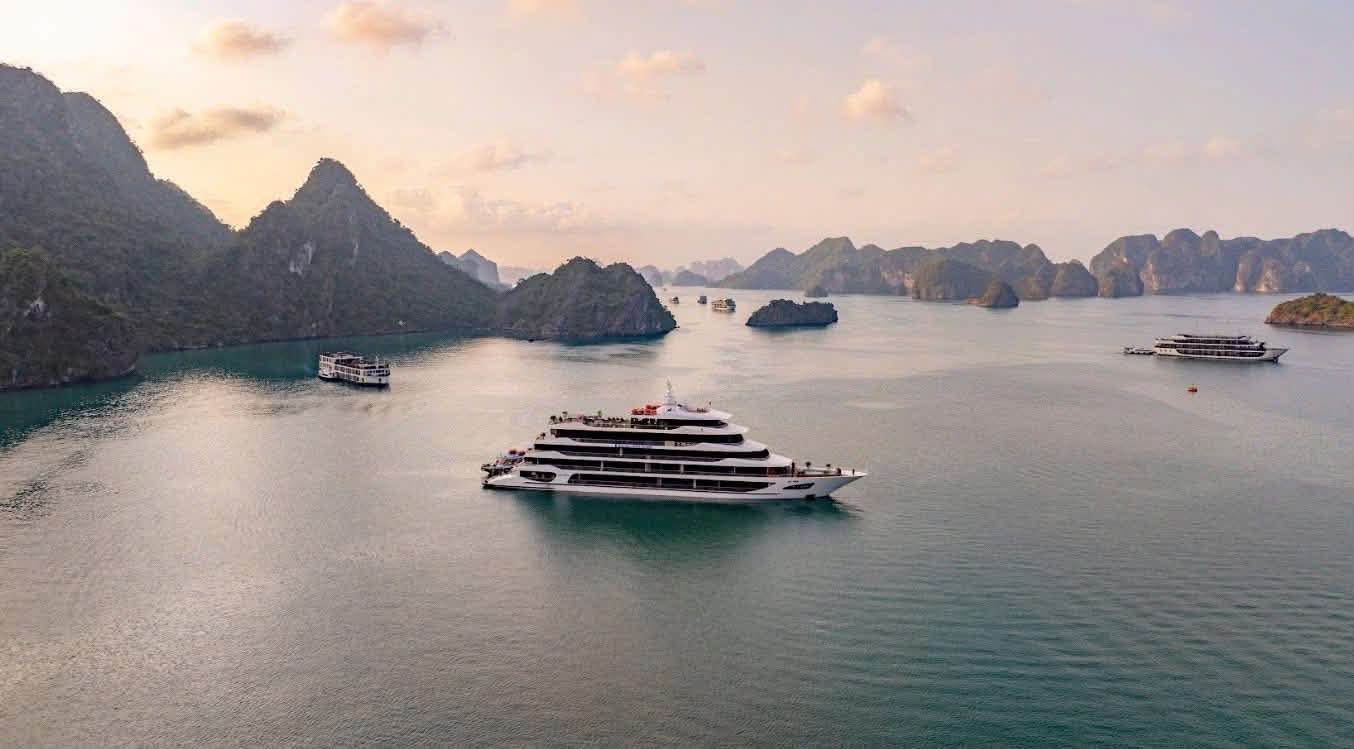 Du thuyền Halora Nova Cruise Vịnh Lan Hạ