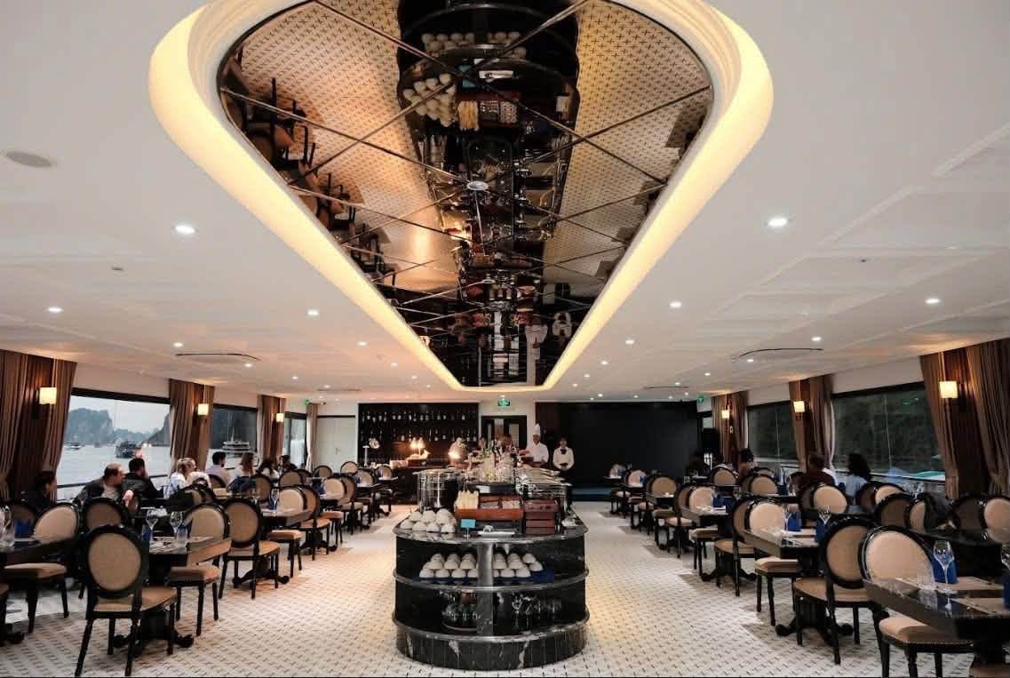 Du thuyền Halora Nova Cruise Vịnh Lan Hạ
