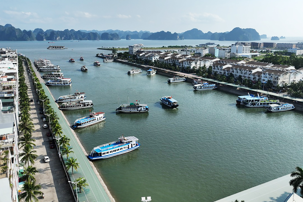 Cảng tàu khách Tuần Châu