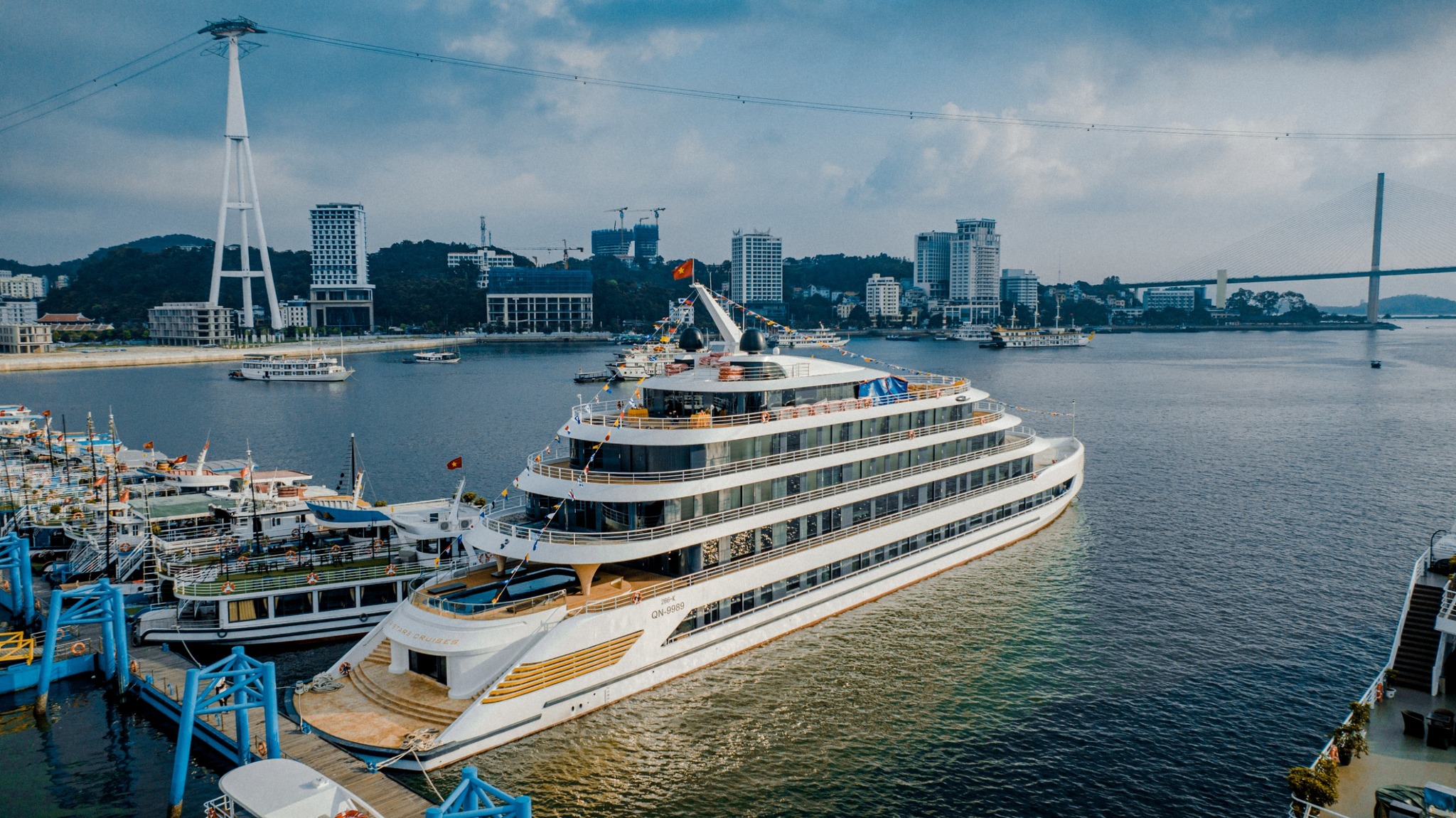 Sea Stars Hạ Long Cruise