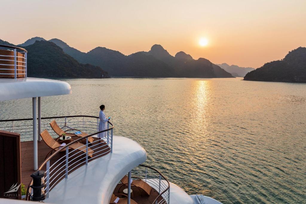 Du thuyền Capella Cruise Hạ Long 2N1Đ - Ảnh 18