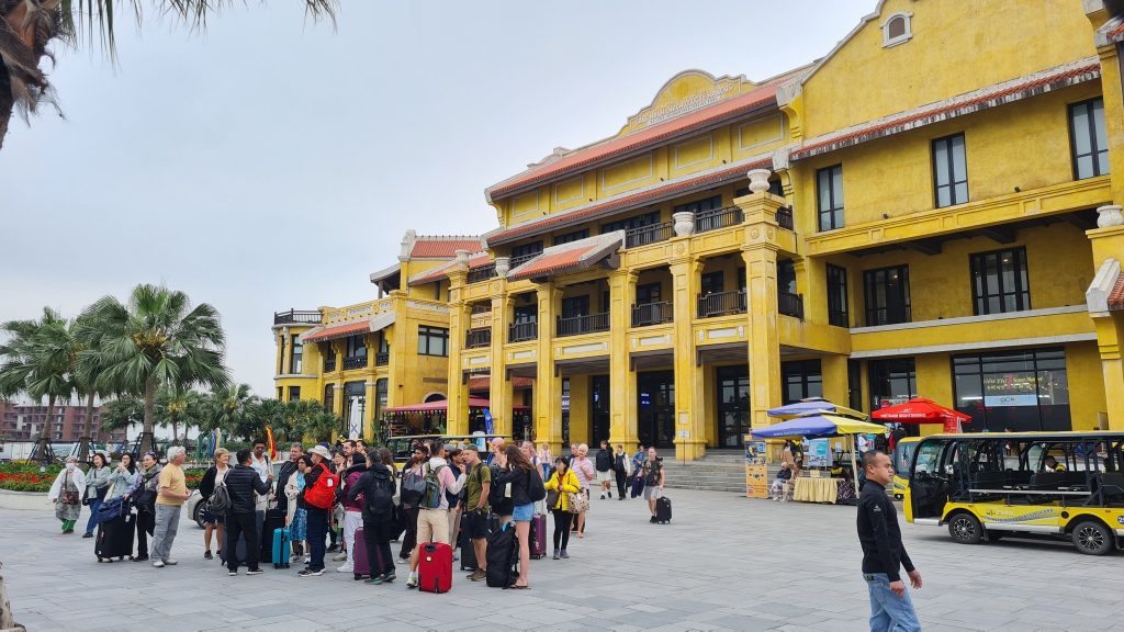 Cảng tàu khách Quốc tế Hạ Long