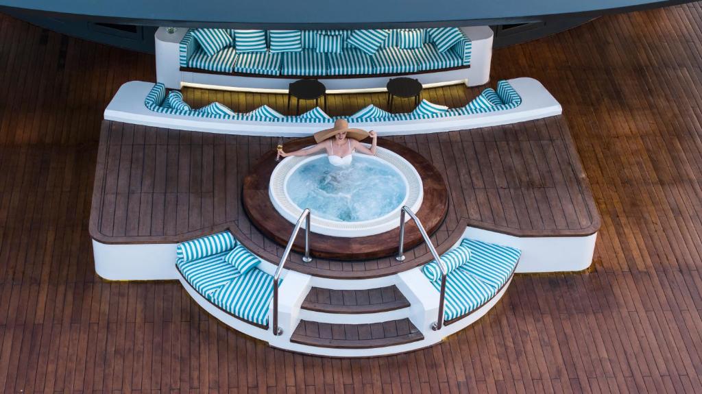 Du thuyền Grand Pioneers Cruise Hạ Long 2N1Đ - Ảnh 11