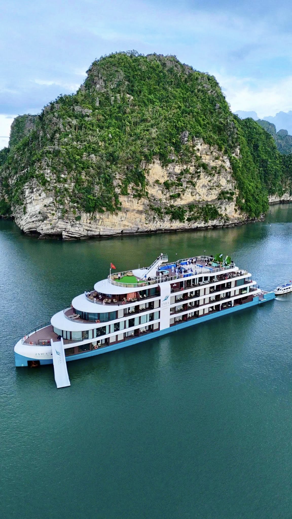Du thuyền Lyra Grandeur Cruise Hạ Long 2N1Đ