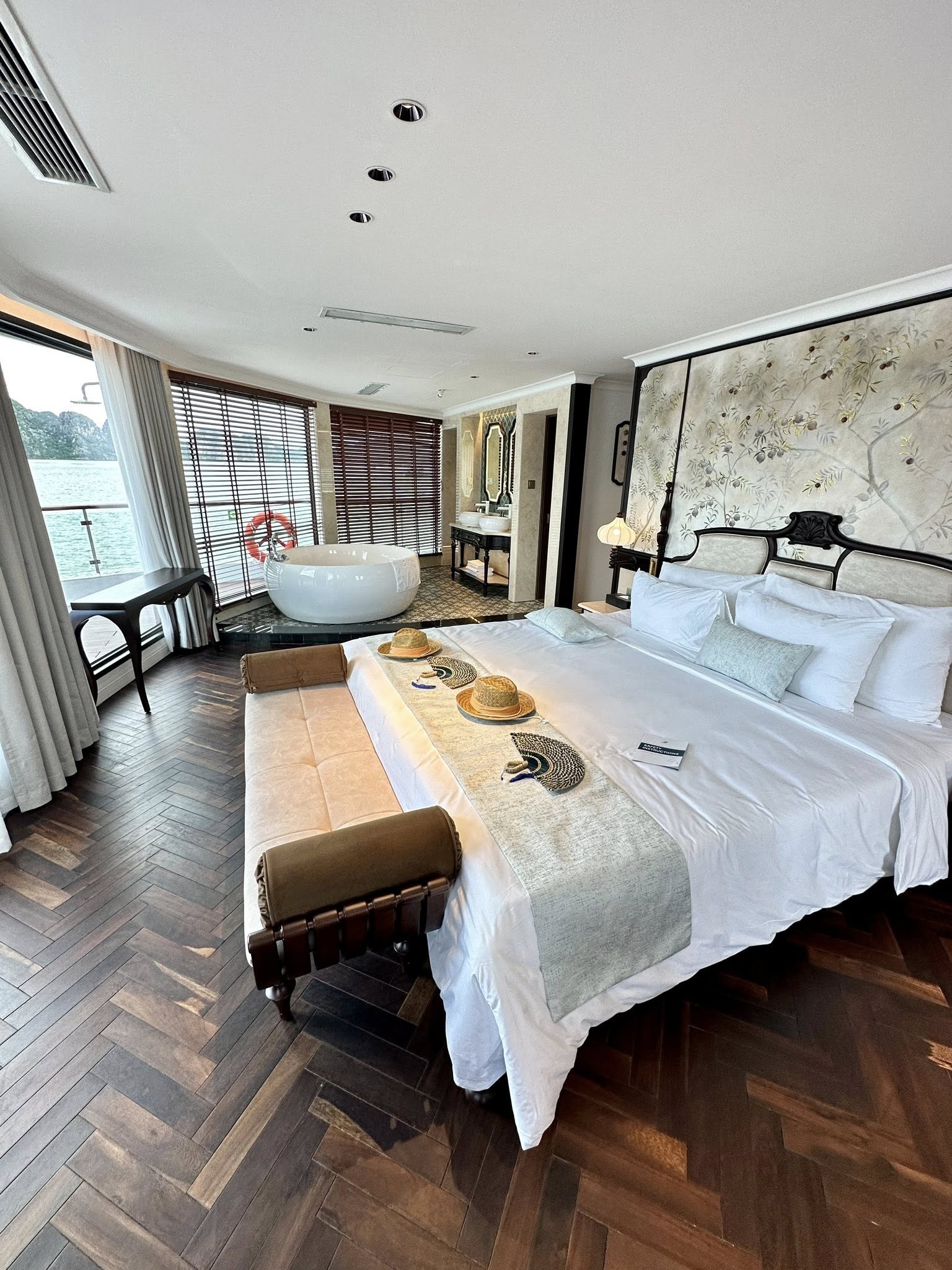 Du thuyền Lyra Grandeur Cruise Hạ Long 2N1Đ - Ảnh 3