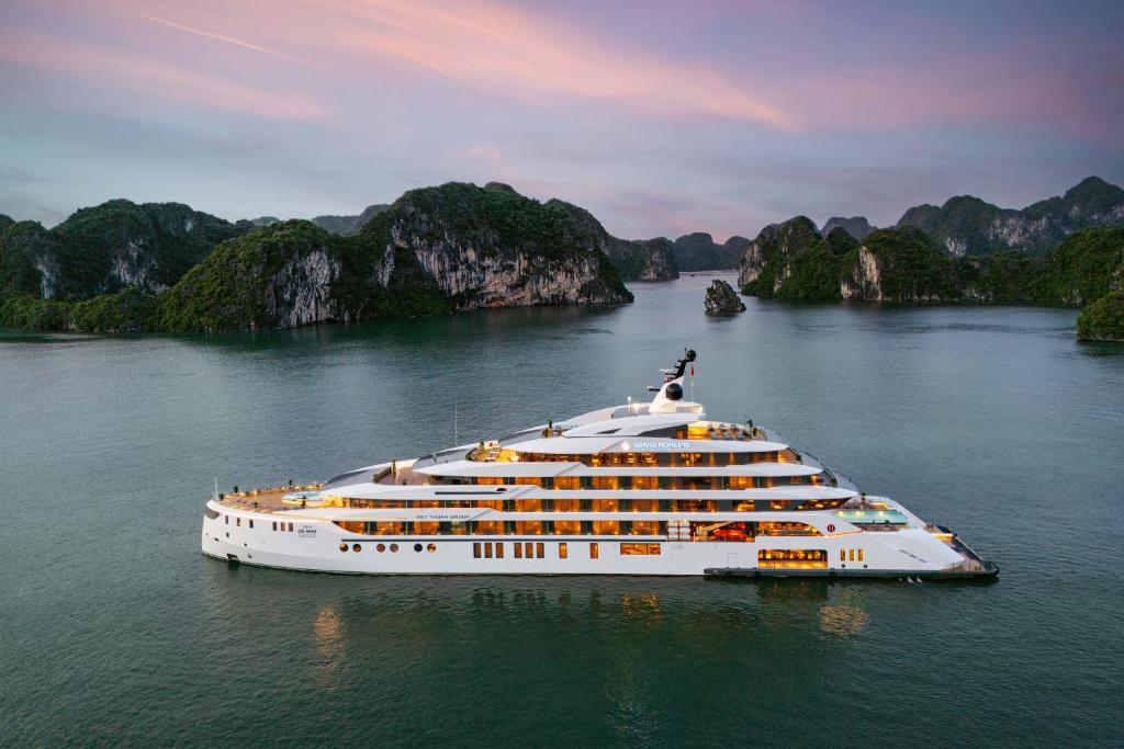 Grand Pioneers Cruise Hạ Long