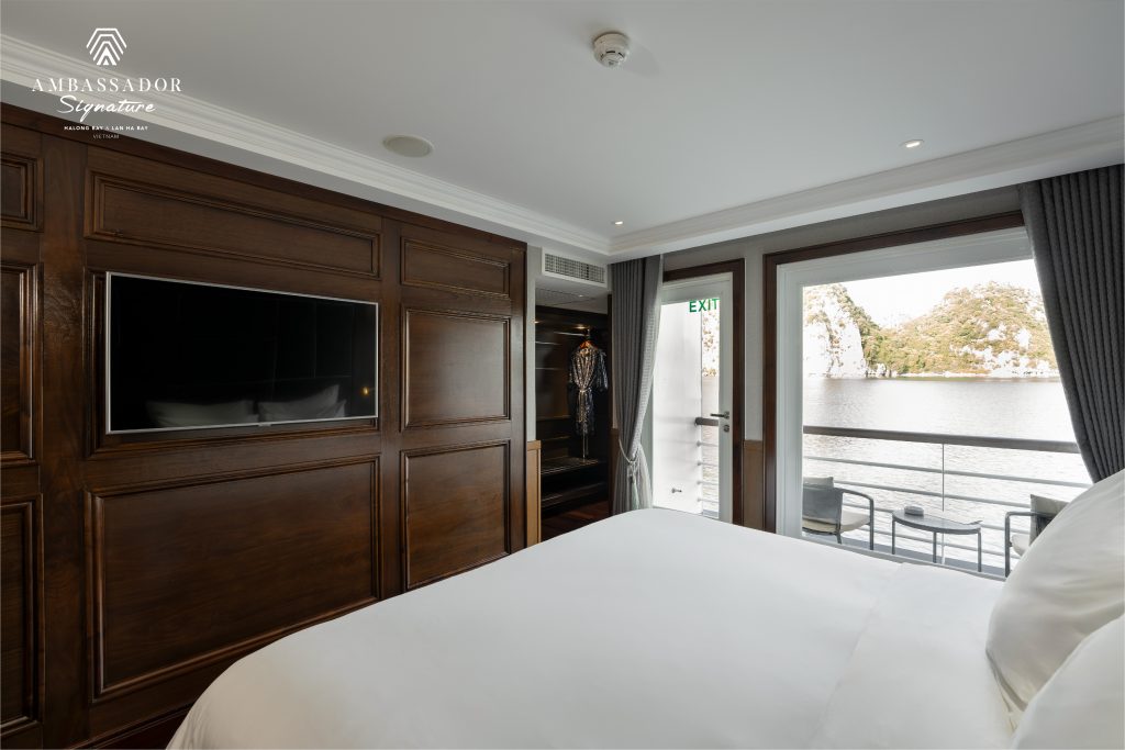 Hạng Executive Balcony du thuyền Ambassador Signature Lan Hạ 