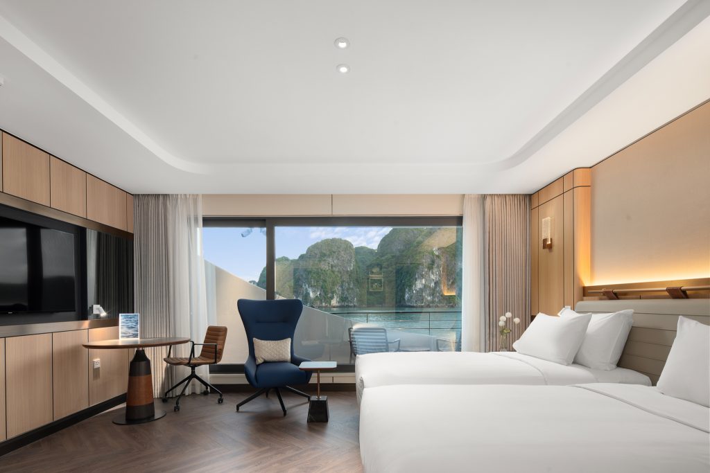 Grand Pioneers Hạ Long hạng Ocean Balcony Suite