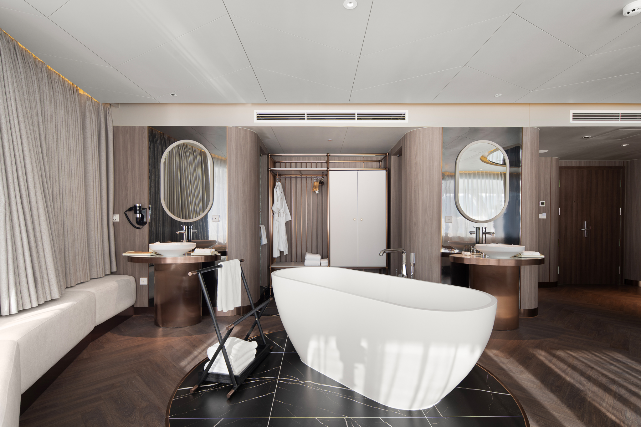 Du thuyền Grand Pioneers Cruise Hạ Long 2N1Đ - Ảnh 23