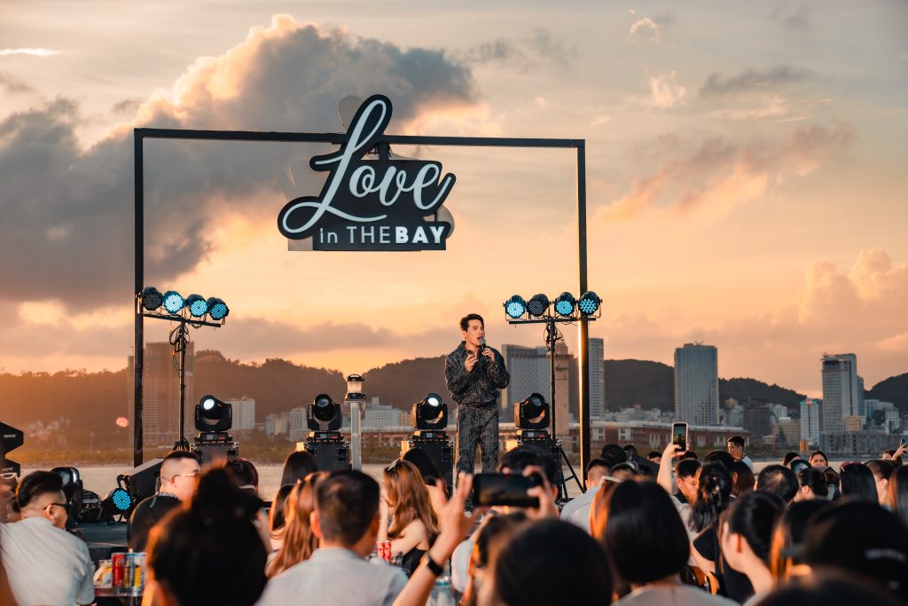 Ambassador Hạ Long Dinner Cruise 