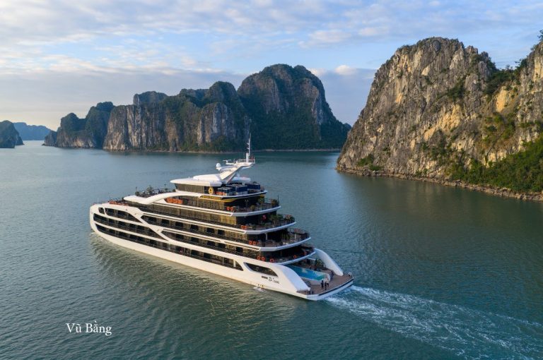 Du thuyền Diana Hạ Long Lan Hạ